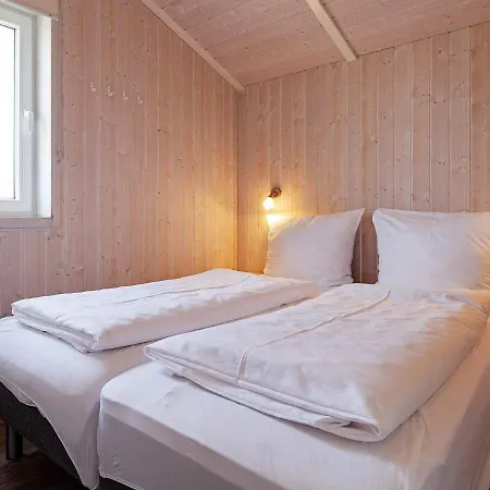 Three-bedroom Holiday In 6 Holiday home